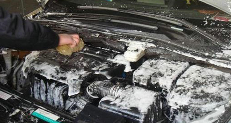 清洗發(fā)動(dòng)機(jī)艙怎么清洗