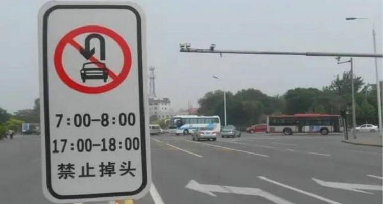 車輛掉頭的時候需要看紅綠燈嗎