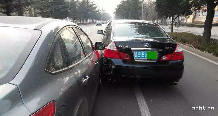 前面車急剎車后車追尾誰的責(zé)任