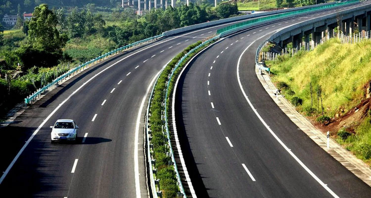 高速上實(shí)線可以變道嗎