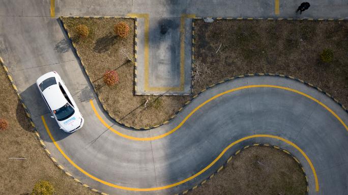 科目二s彎技巧看點位置，掌握三個點輕松過關(guān)