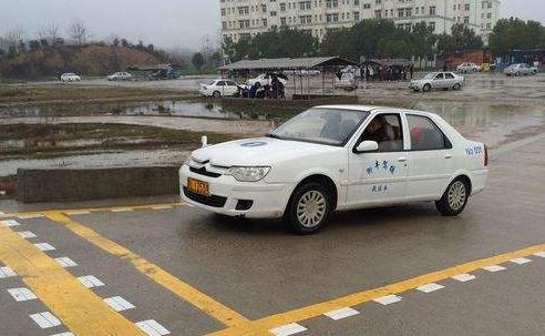 科目二上坡起步絕不會熄火的訣竅，手眼腳要配合好