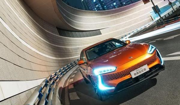 賽力斯SF5自由遠征版，零百加速時間達到4秒級