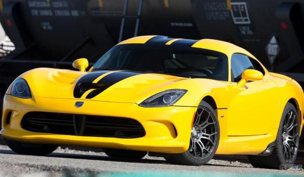 蝰蛇多少錢(qián)，道奇蝰蛇售價(jià)75萬(wàn)左右（速度超快）