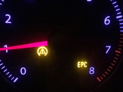 儀表盤黃燈三角感嘆號(hào) 儀表盤黃燈什么意思