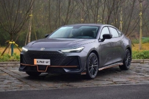 長(zhǎng)安uni-v性能怎么樣 車(chē)身軸距同級(jí)較長(zhǎng)（采用高強(qiáng)度籠式安全車(chē)身）