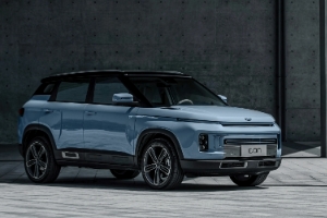 吉利icon怎么樣?三缸動(dòng)力充足油耗節(jié)?。ǔ藘?chǔ)空間夠用）