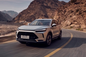 北京x7油耗，百公里油耗實(shí)測(cè)9.3L（搭載1.5T四缸動(dòng)力）