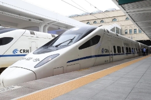 動車和高鐵有什么區(qū)別，有四個明顯的區(qū)別（車次/速度/鐵軌/行駛要求）