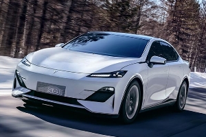 長安深藍sl03增程版純電續(xù)航，純電續(xù)航超過200km（綜合續(xù)航超過1200km）