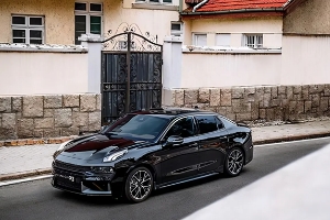 領(lǐng)克03+配置參數(shù)公布，標配2.0T+8AT動力（采用4門5座三廂車結(jié)構(gòu)）