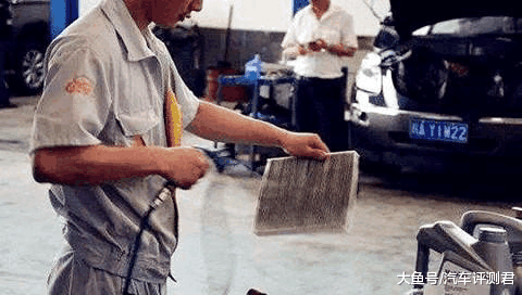 汽車開空調(diào)耗油？修車工說漏嘴，一個小動作，既制冷還省油！