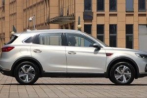 2022款紅旗hs5參數(shù)配置 車身長達(dá)4.7米(搭載2.0T發(fā)動(dòng)機(jī))