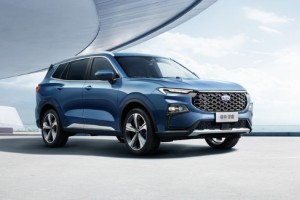 福特領(lǐng)?？诒趺礃?車身長達(dá)4.6米(搭載1.5T發(fā)動機(jī))