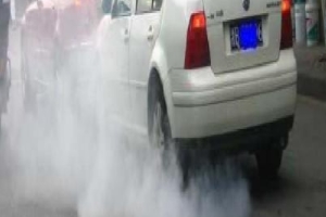 汽車尾氣超標(biāo)怎么解決 更換火花塞、三元催化器、清理進(jìn)排氣系統(tǒng)