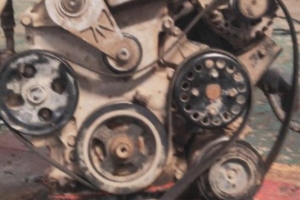 發(fā)動機皮帶吱吱響是怎么回事 皮帶松緊故障、緊張輪失效、震動劇烈