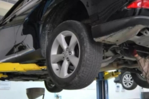 汽車大保養(yǎng)做些什么項目 更換機油、三濾、變速箱潤滑油、火花塞等