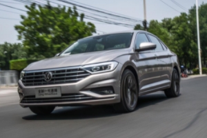 速騰和朗逸哪個(gè)好 速騰效果好（年輕、運(yùn)動(dòng)、時(shí)尚的一款轎車）