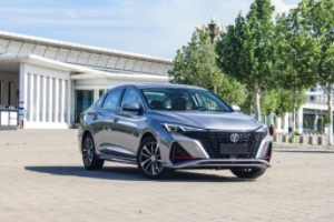 長(zhǎng)安逸動(dòng)怎么樣 舒適性好、顏值較高、油耗低（百公里油耗6L）