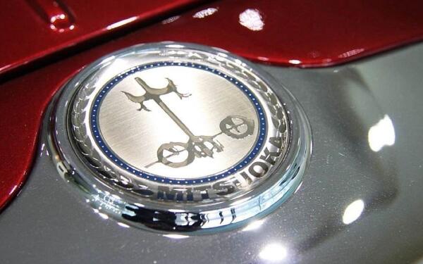 光岡的車(chē)標(biāo)歷史 “風(fēng)向標(biāo)”自創(chuàng)立一直使用至今