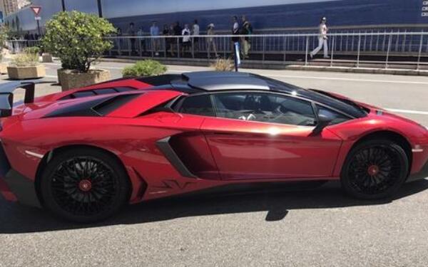 世界級限量跑車 依多尼斯車系有哪些