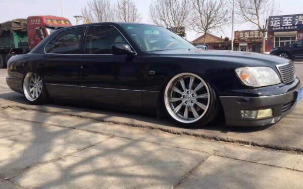 輪距是什么意思 左、右車輪中心間的距離