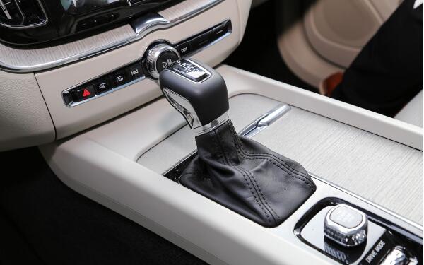 手動變速與自動變速相結(jié)合 手自一體變速器是什么意思