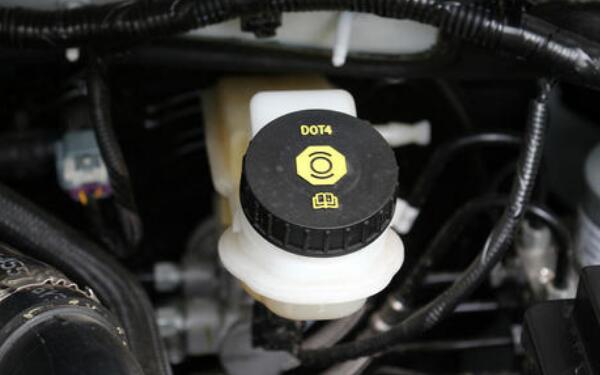 發(fā)動機冷卻液的分類 如何更換發(fā)動機冷卻液