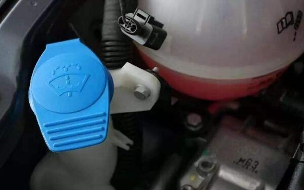 發(fā)動機冷卻液的分類 如何更換發(fā)動機冷卻液