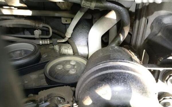 汽車(chē)“三漏”現(xiàn)象令人煩惱 如何做好發(fā)動(dòng)機(jī)密封