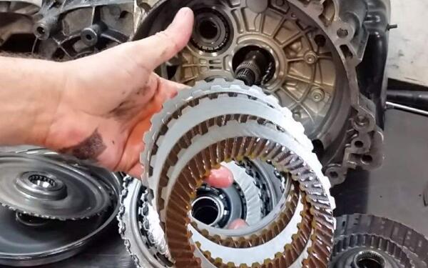 基于手動(dòng)變速箱演變而來(lái) dsg變速箱是什么意思