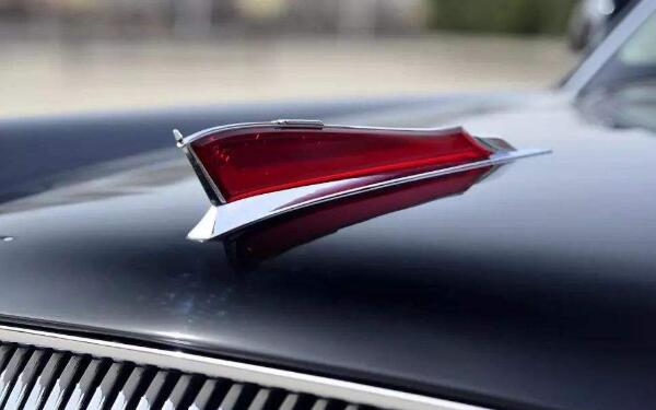 國(guó)產(chǎn)車的經(jīng)典代表之一 紅旗車標(biāo)的含義是什么