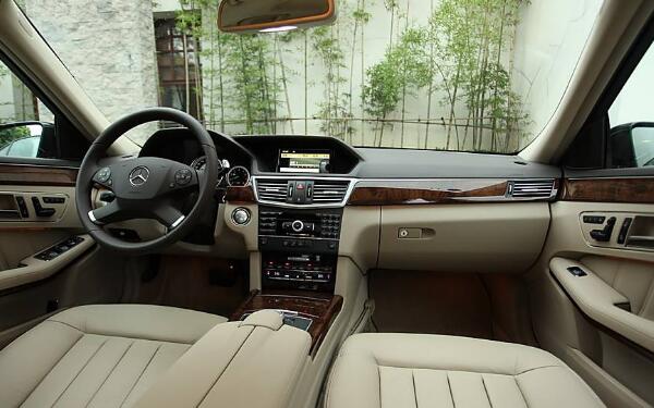中大型高端商務轎車 奔馳e300價格多少