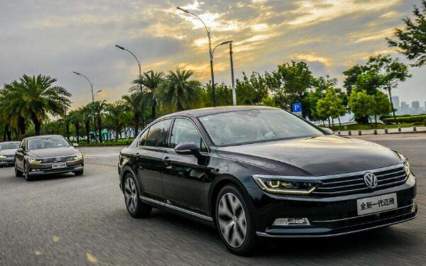 大眾邁騰燃油版測評 邁騰價(jià)格多少一輛