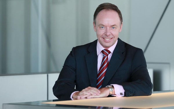 伊恩羅伯森是誰(shuí) 寶馬集團(tuán)董事