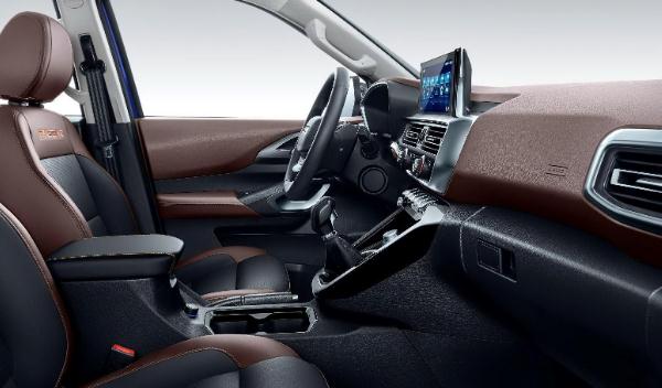 長安凱程F70自動(dòng)擋上市，內(nèi)飾配置透露出濃濃的科技感