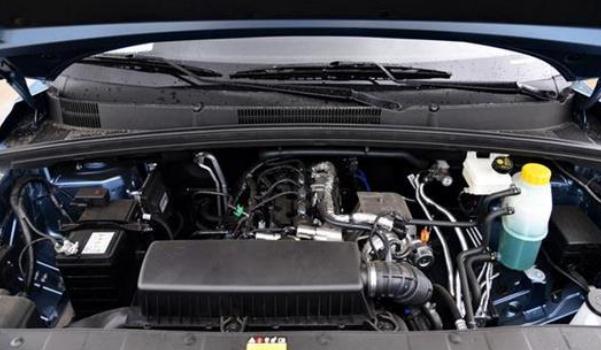 五菱宏光PLUS營運(yùn)版上市，村村通的必備車型