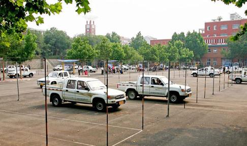 學(xué)駕照年齡上限是多少，根據(jù)車型來分