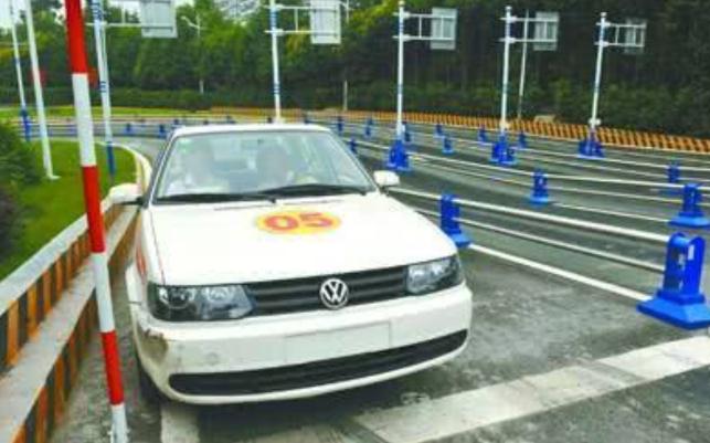 c1學費全國統(tǒng)一價格表，服務(wù)費用存在差異