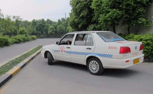 c1學費全國統(tǒng)一價格表，服務(wù)費用存在差異