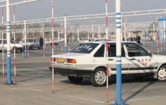 學(xué)車c1和c2哪個(gè)好，C1更受歡迎