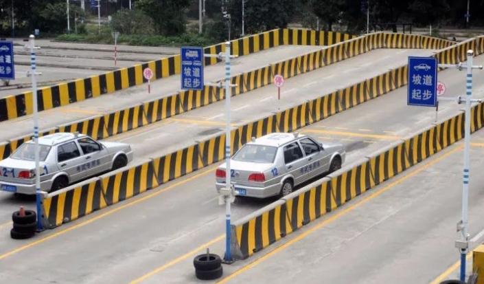 學(xué)車c1和c2哪個(gè)好，C1更受歡迎