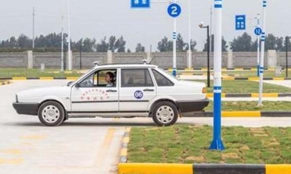 學(xué)車自動(dòng)擋和手動(dòng)擋哪種學(xué)費(fèi)貴，我選手動(dòng)擋