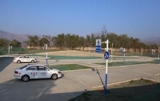 學(xué)車自動(dòng)擋和手動(dòng)擋哪種學(xué)費(fèi)貴，我選手動(dòng)擋