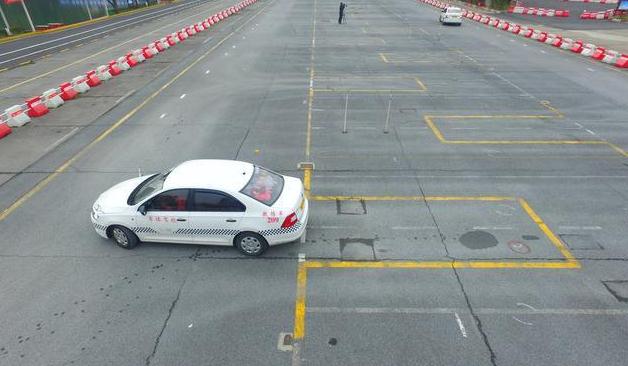 科目二考試心理，熟練后心中有數(shù)不緊張