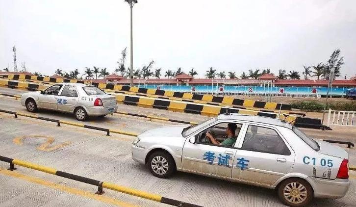 科目二考試項目，倒車入庫是大家的硬傷