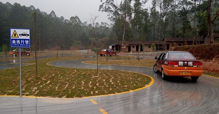 科目二s彎技巧看點(diǎn)位置，掌握三個(gè)點(diǎn)輕松過關(guān)