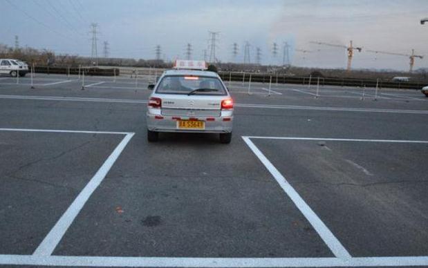 科目二倒車(chē)入庫(kù)怎么看點(diǎn)打方向，寧可早打不能晚打