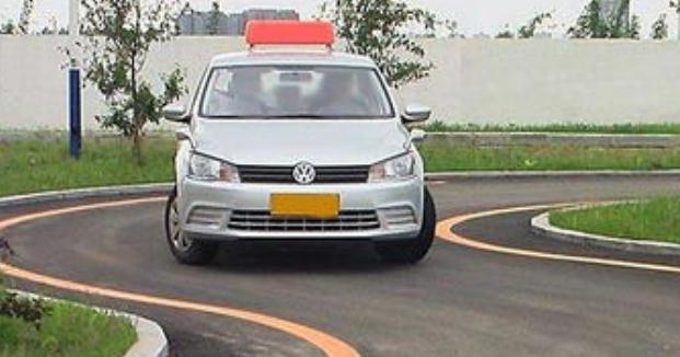 科目二s彎道技巧，保持一定角度