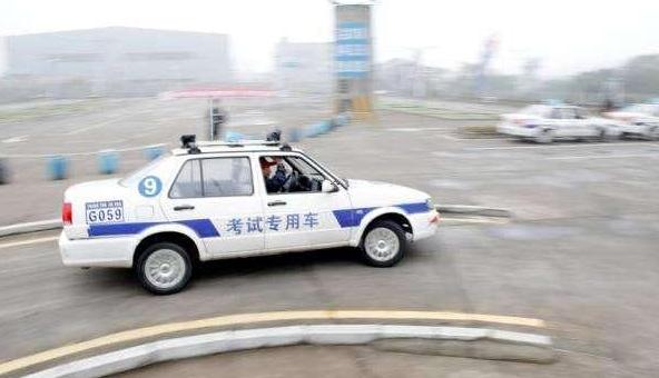 科目三直線行駛最笨的方法，保持自信